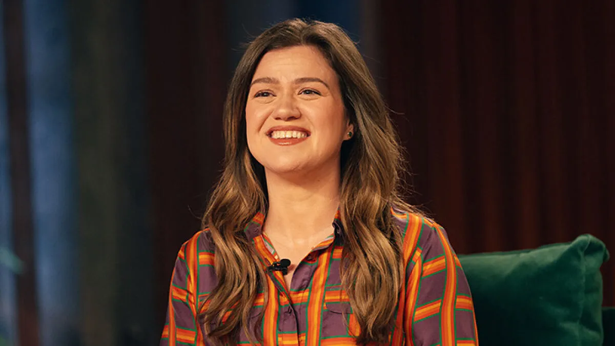 Leaked Security Footage Sheds New Light On Kelly Clarkson's Feud With Brooklyn Shopkeeper