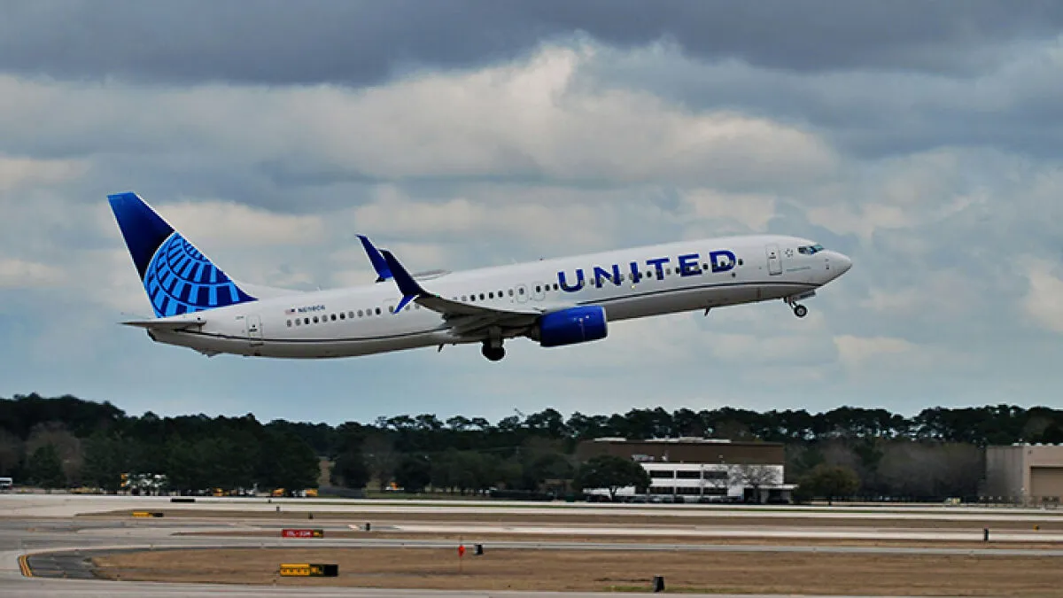 Chilling Text On Passenger’s Phone Forces United Flight To Turn Around After Crew Members Act Swiftly