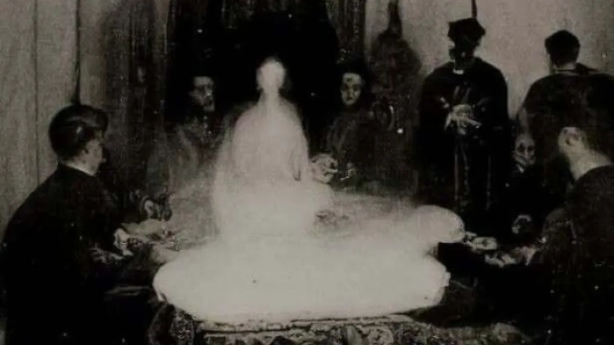 49 Real-Life Photos That Look Like Someone Accidentally Stepped Into A Horror Movie