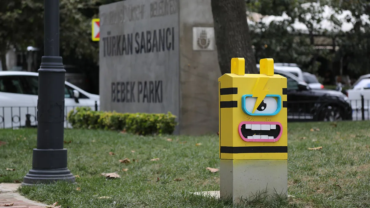 22 Clever Street Art Installations Made By “OK Labs” That Bring A Little Fun To Everyday City Life