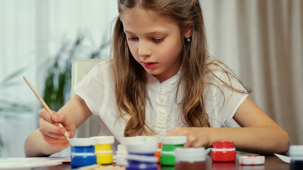 Coworker Lectures Teen About Being Grateful To Her Dad, Then Learns The Truth About Her Childhood Art Lessons