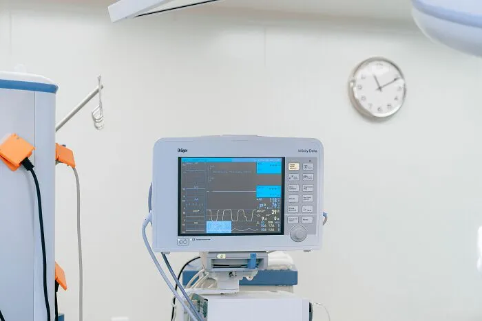 Hospital ventilator machine displaying breathing patterns