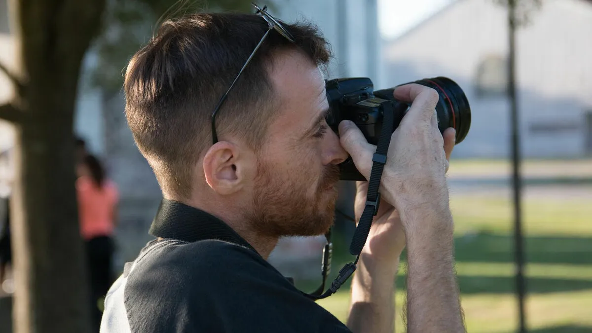 Couple Leaves Photographer A 3-Star Review, Then Gets A Response They Never Expected
