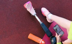 Amputee Has To Put Their Prosthetic Leg Off To Get Rid Of Entitled Mom Demanding Their Wheelchair