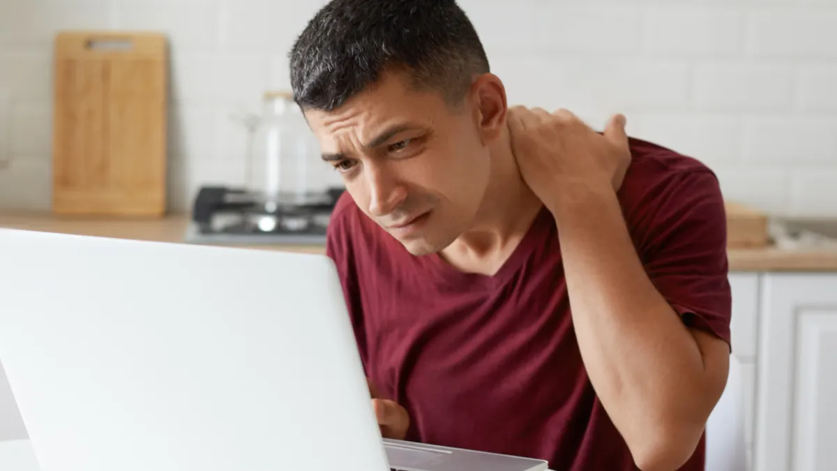 Parents Dismiss Son’s Achievements For Years, Suddenly Want A Relationship A Decade After He Cut Them Off