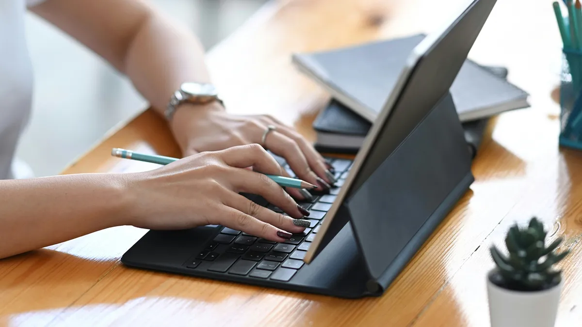 44 Times Online Know-It-Alls Tried To Fact-Check Someone And Got Fact-Checked Instead