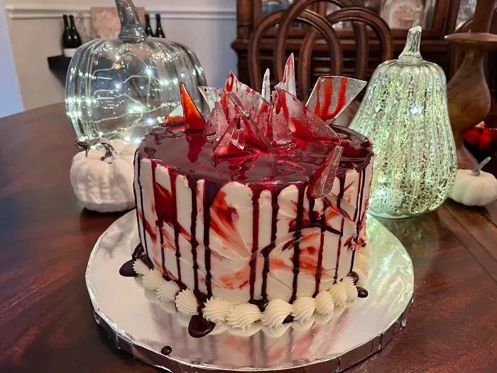 Creepy broken glass and blood drip cake featured among Halloween foods