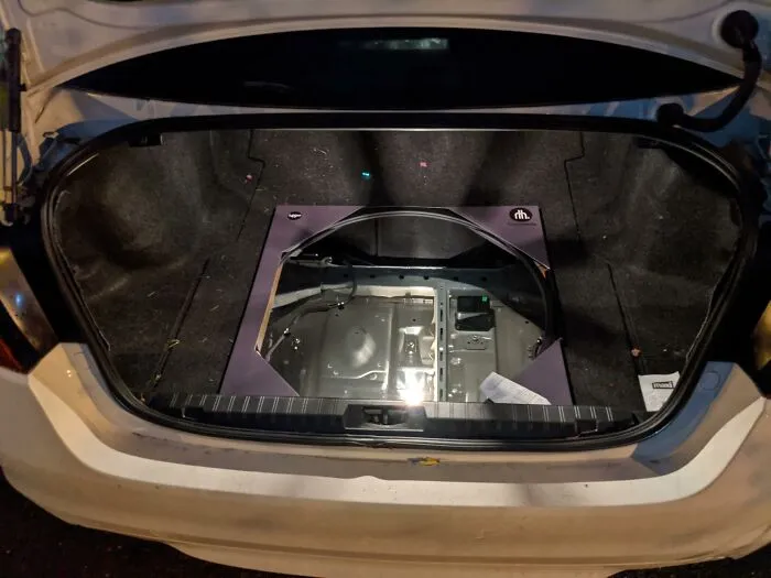 A open car trunk creating an optical illusion, one of many perfectly confusing photos.