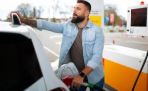 Karen Gets Kicked Out Of Gas Station Store When This Guy Decides To Stand Up For The Staff