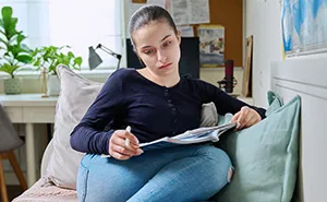 Woman Quietly Moves Out And Takes All The Furniture And Kitchenware She Owns With Her