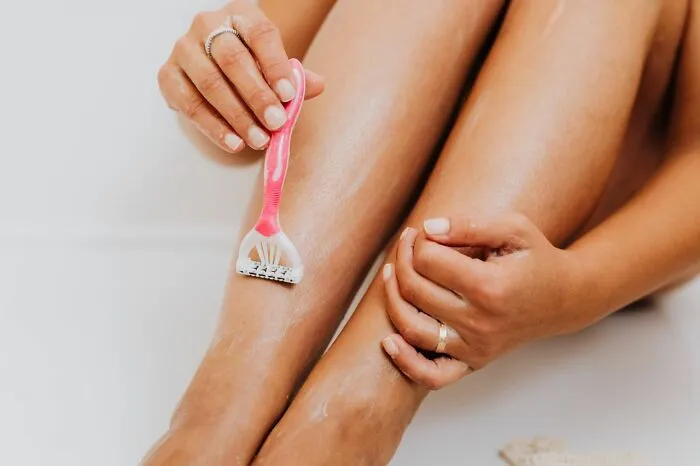 Life hacks for shaving legs smoothly with a pink razor