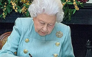 Recent Book Unveils Queen Elizabeth’s Last Diary Entry, And It Perfectly Depicts Her Personality