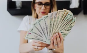Woman Gets A Life-Changing Inheritance While Sis Gets A Fraction, Decides Her New Life Should Be A Secret