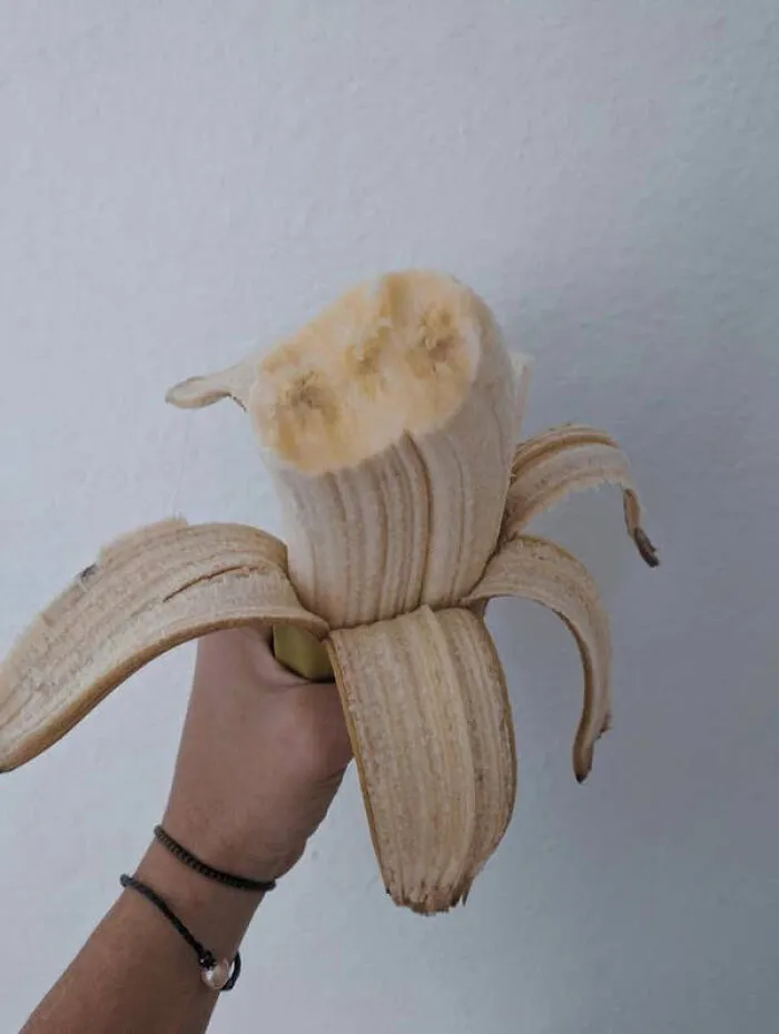 Peeled banana with four ends glitch