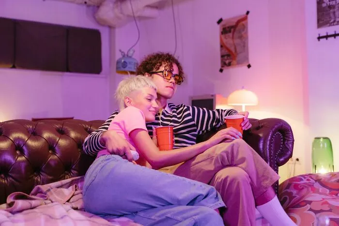 Women Who Never Lived With A Guy Share 50 Things That Surprised Them When They Moved In With One