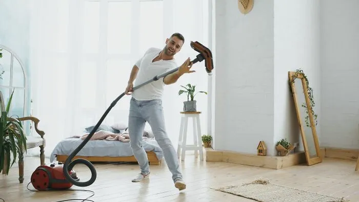 Women Who Never Lived With A Guy Share 50 Things That Surprised Them When They Moved In With One