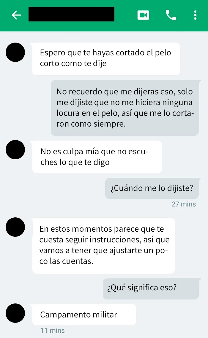 Mi papá me va a mandar a un campamento militar este mes porque no me corté el pelo como él quería. Estaba llorando en la parte trasera de mi trabajo cuando me envió estos mensajes