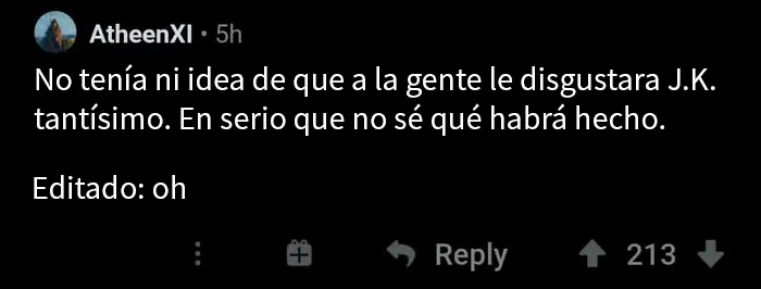 En los comentarios sobre Hogwarts Legacy hablando de  J.K. Rowling