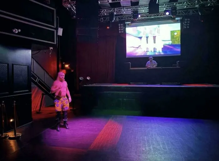 Fui a una fiesta temática de Bob Esponja, pero resulta que yo era una de las únicas personas que estaba allí