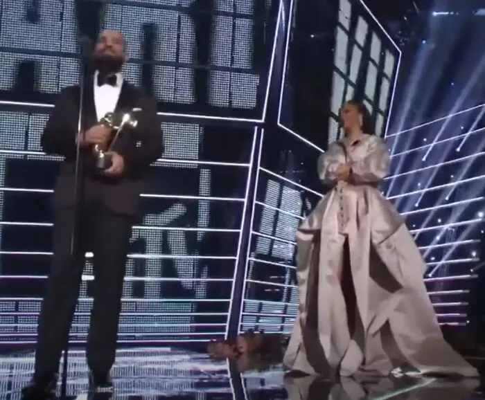 Drake declaró su amor por Rihanna en los Premios MTV