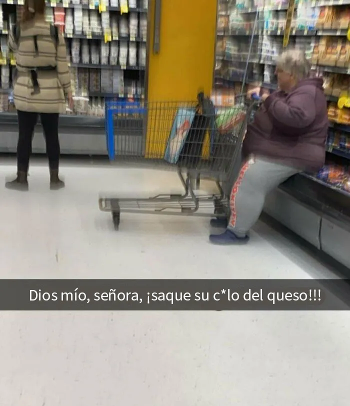 Recorte de periódico resaltado que menciona Walmart en conversación sobre compras casuales y convenientes, gente de Walmart.