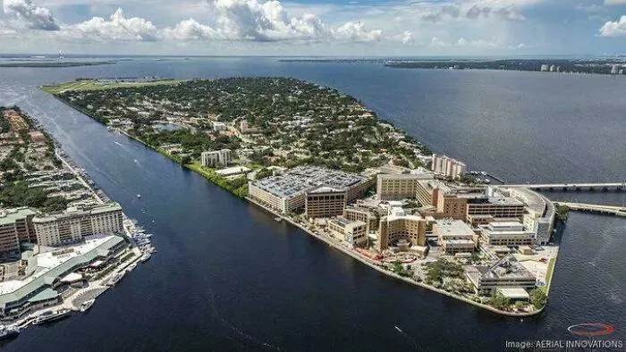 El principal hospital y único centro de traumatología del área de Tampa Bay está construido en una isla al nivel del mar.