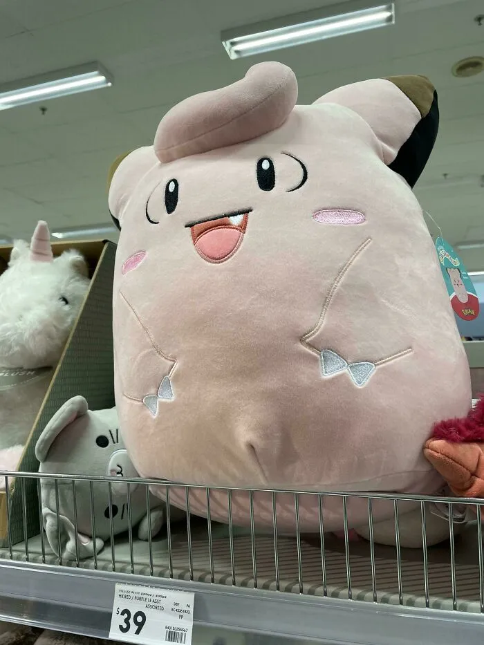 Mal lugar para poner la costura del pobre Clefairy