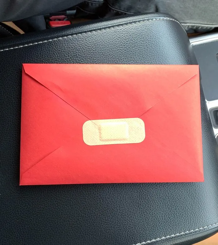 Le pedí a mi marido que cerrara el sobre para enviarlo