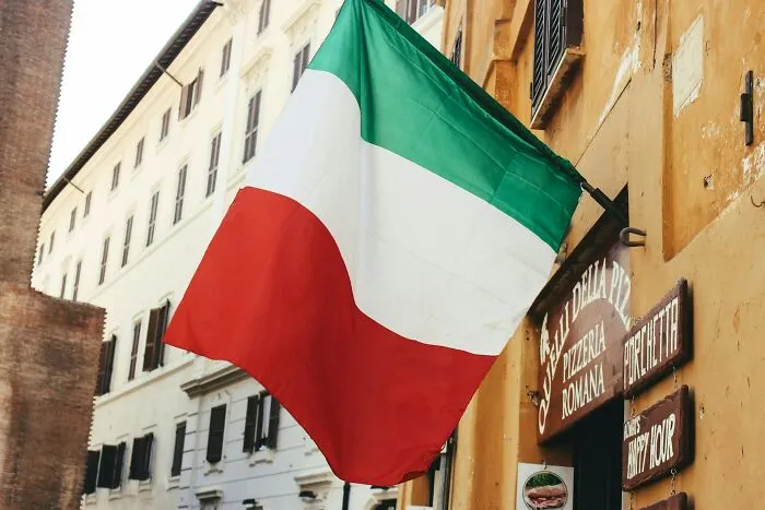 ¿Por qué el mandarín y el cantonés se consideran dialectos del chino, pero el español, el portugués, el italiano y el francés se consideran lenguas separadas y no dialectos del latín?
