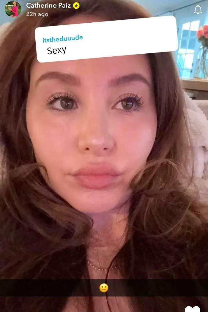 Actúa como si odiara la atención. "Estoy tan molesta porque alguien me dijo sexy, mientras intento verme sexy en esta foto".