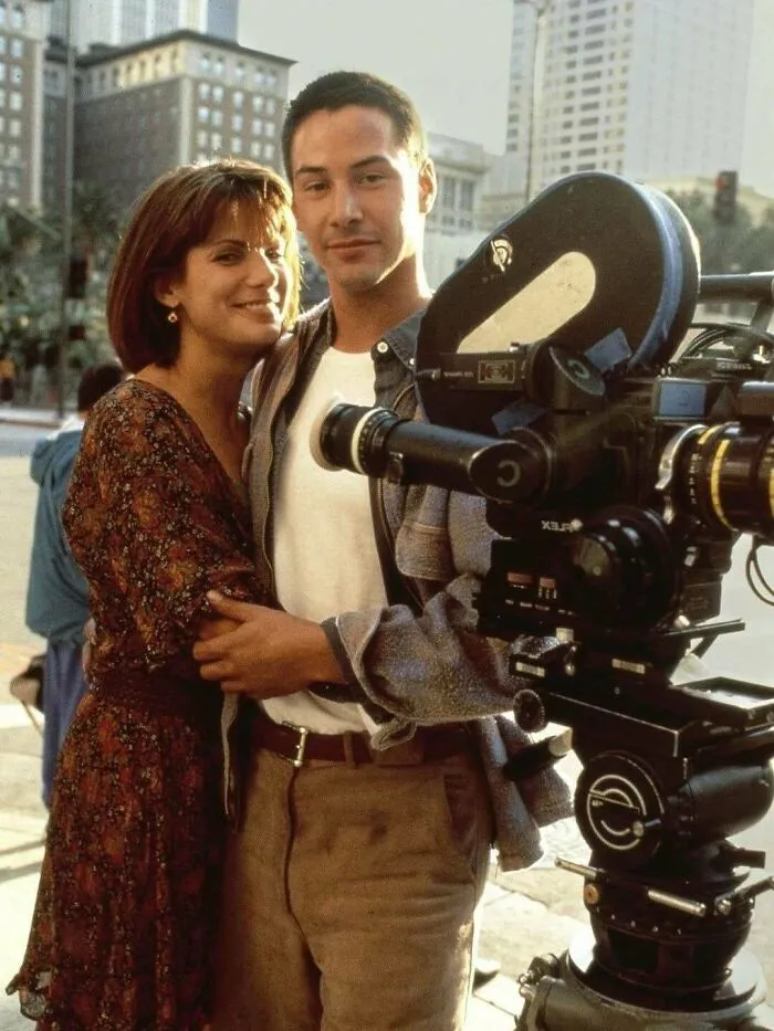 Sandra Bullock y Keanu Reeves en el set de rodaje de Speed, 1994