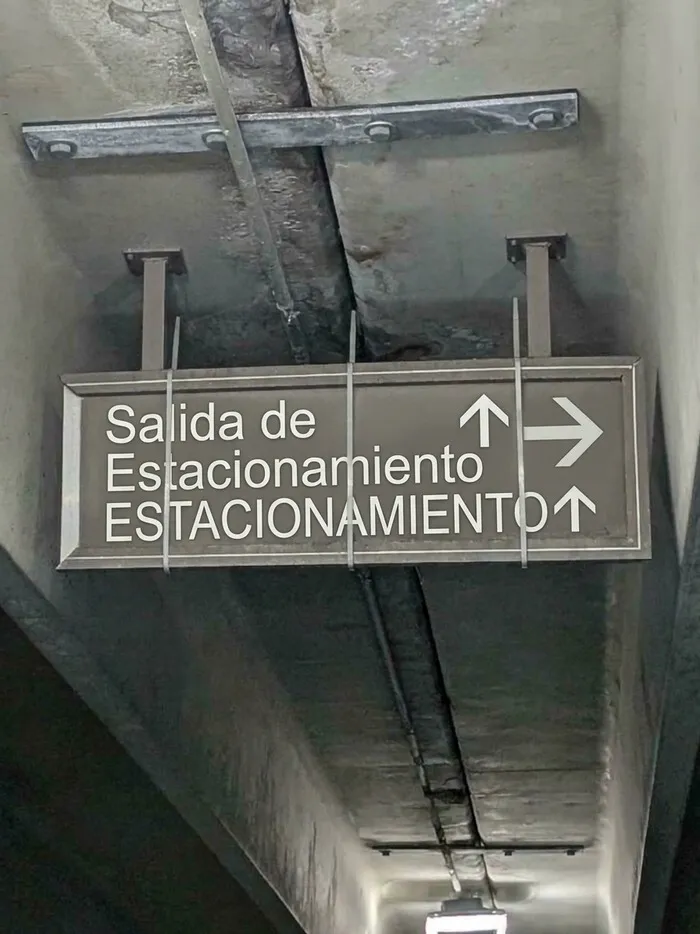 Dicen por ahí que hasta el día de hoy sigo buscando la salida
