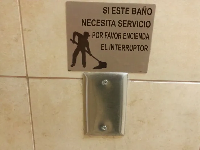 La política de baños limpios del supermercado