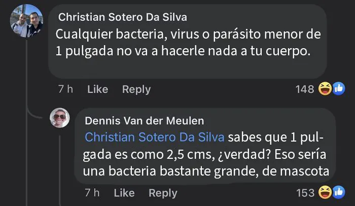 Comentario en una publicación que mostraba un perrito caliente bajo el microscopio