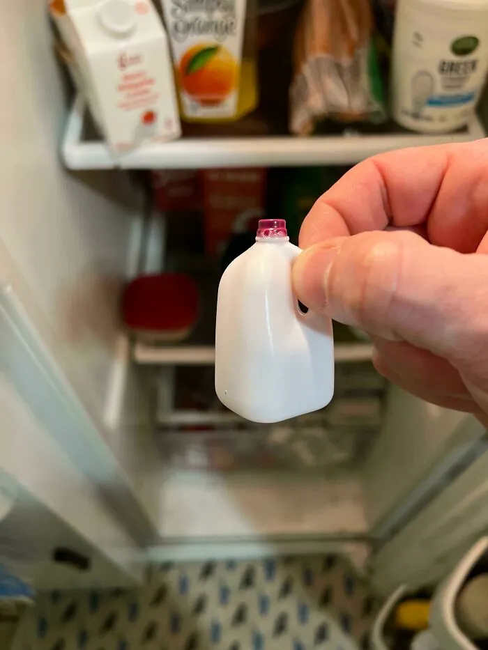 Mi hija me dijo que solo quedaba un poquito de leche en la nevera