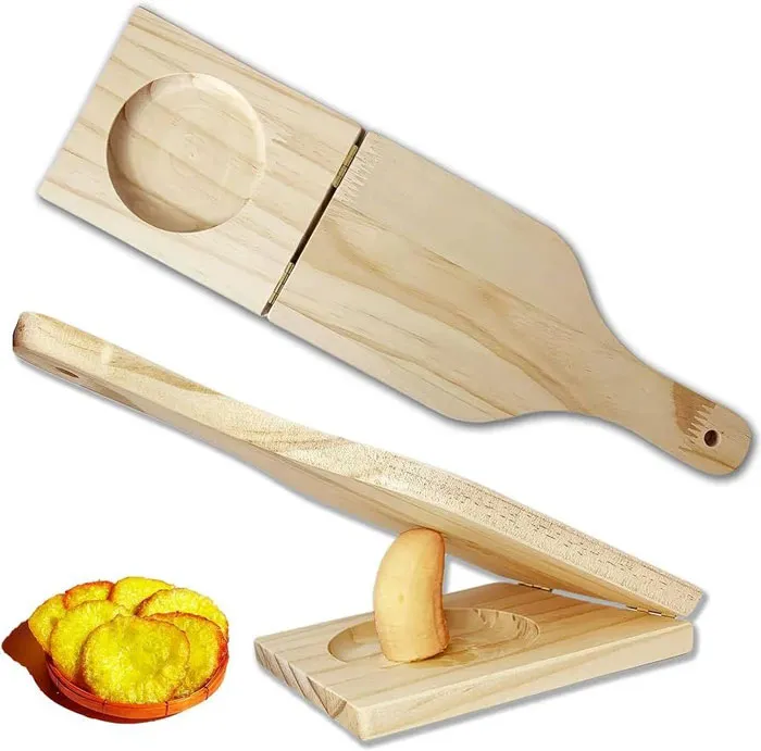 Tostonera. Sirve para machacar plátanos fritos antes de freírlos por segunda vez para hacer tostones. 