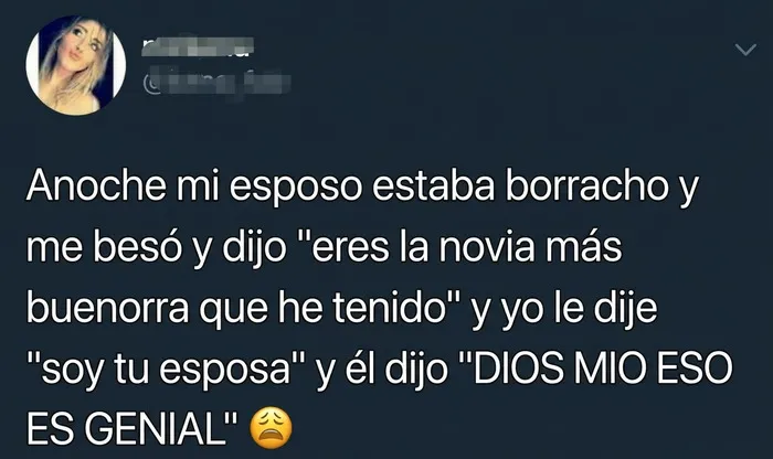 Captura de un tuit gracioso sobre parejas, ideal para memes divertidos.