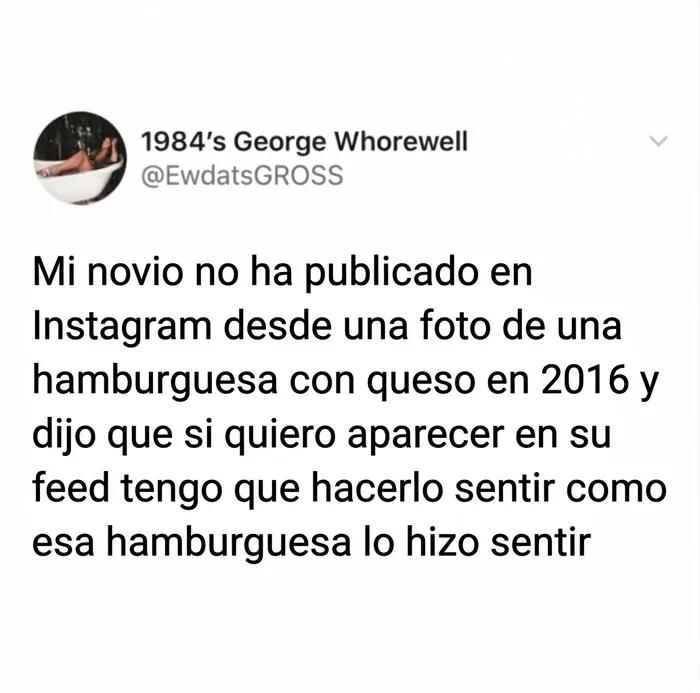 Captura de un tuit sobre una hamburguesa de queso, uno de los memes divertidos de la lista.