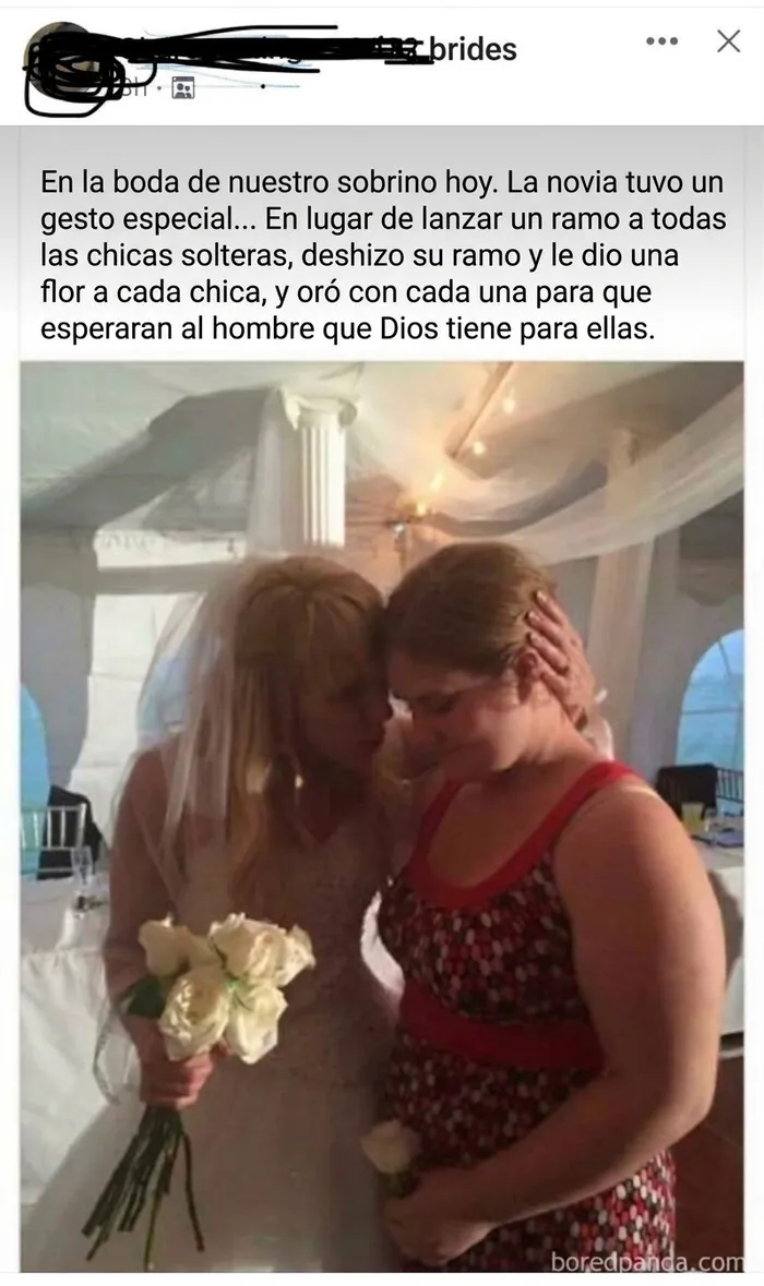 La novia comparte un momento especial con una invitada en el banquete de bodas.