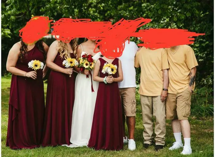 Grupo de damas de honor e invitados en bodas