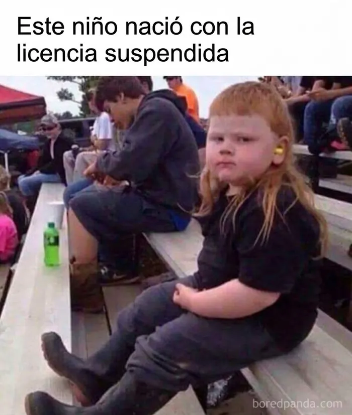 Niño con corte de pelo estilo mulle en uno de los memes sobre paletos americanos
