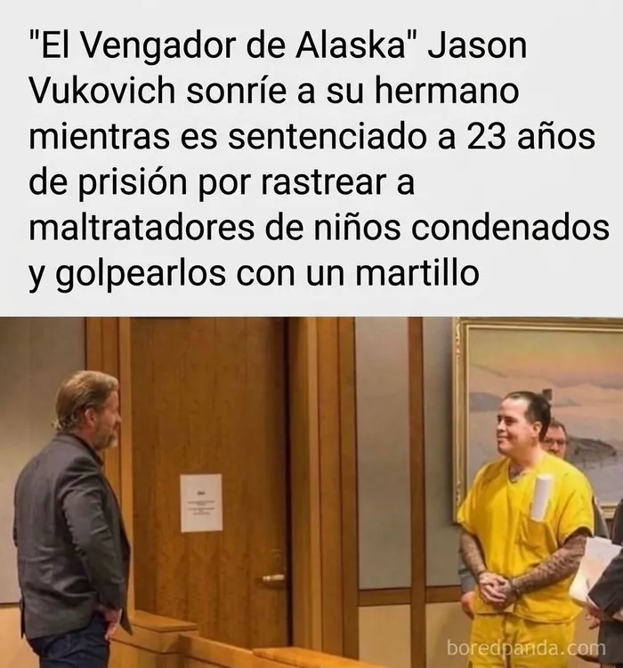 Meme gracioso relacionado con paletos americanos y un juicio en un tribunal.