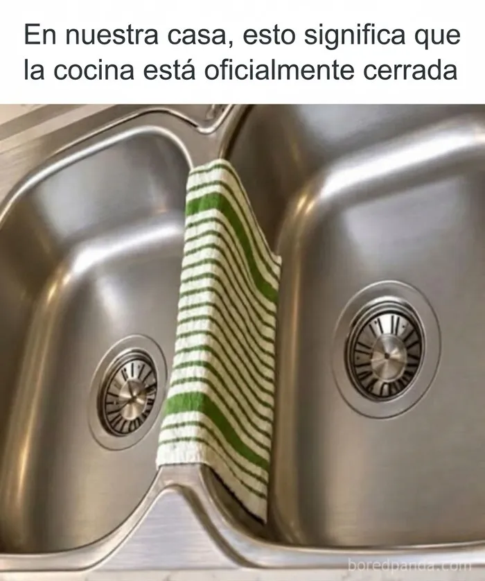Imágenes divertidas con paño de cocina sobre el fregadero indicando que la cocina está cerrada