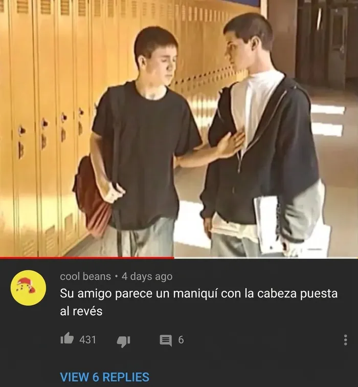 Captura de pantalla con uno de los insultos salvajes sobre un joven con la cabeza al revés en la escuela