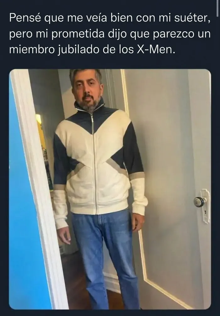 Hombre posando con una chaqueta deportiva, usado en una broma sobre insultos salvajes.