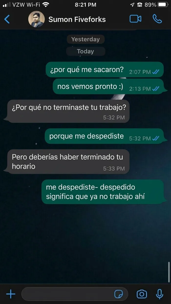 Mensajes de texto que muestran la lógica absurda de los peores jefes tras un despido laboral.