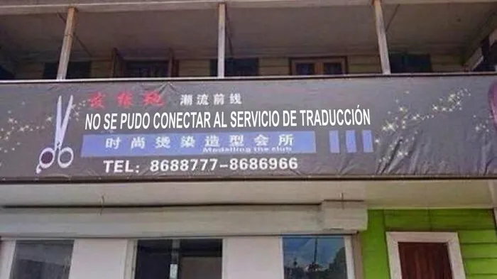 Letrero de tienda con un cómico error de traducción en el servicio técnico