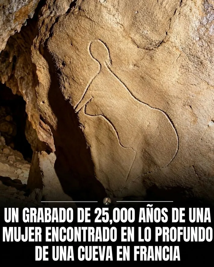 Grabado prehistórico de una mujer en una cueva de Francia, parte de estas fotos históricas.