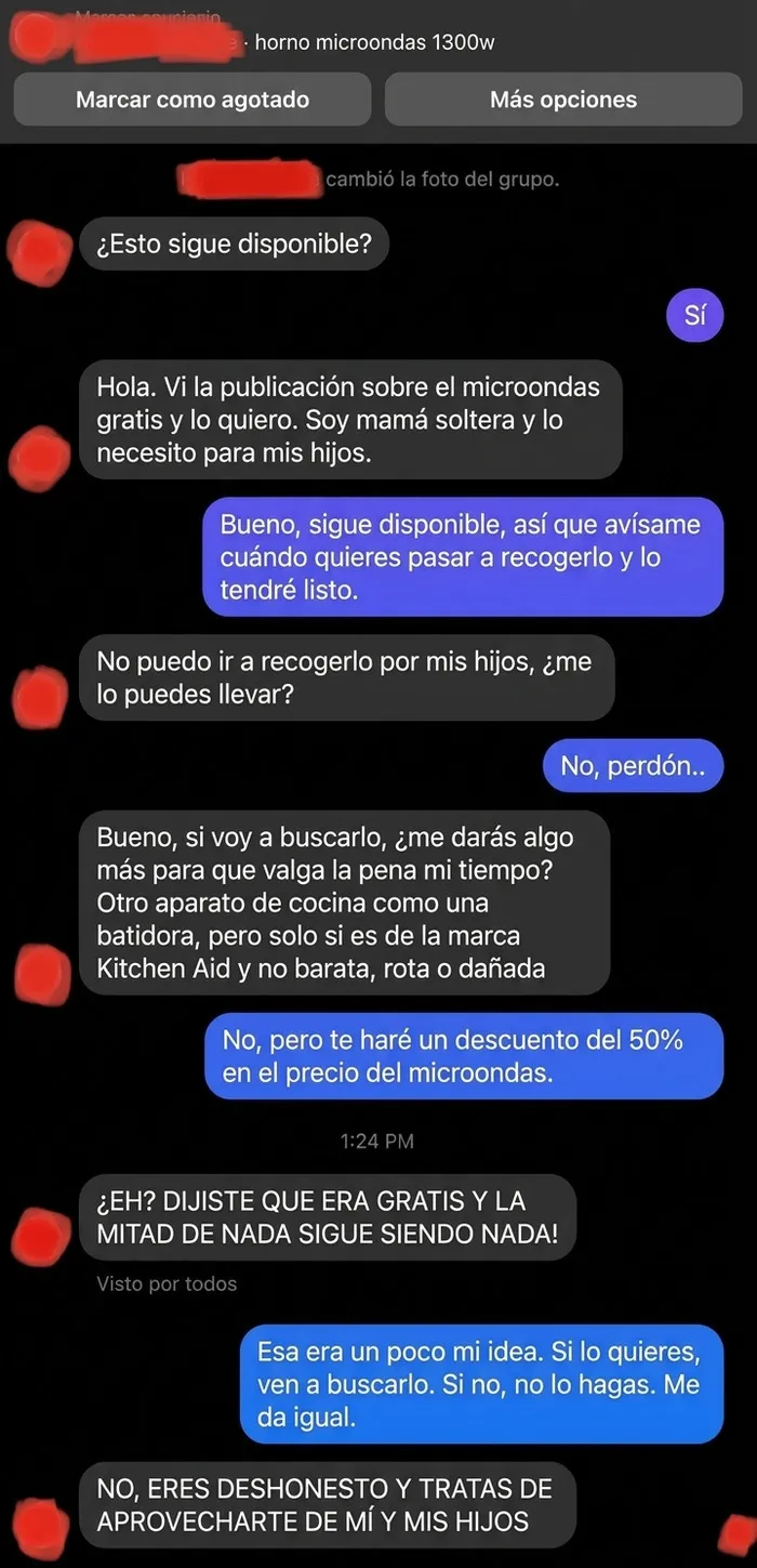 Chat de una conversación de una compradora prepotente, típica de las molestas Karens.