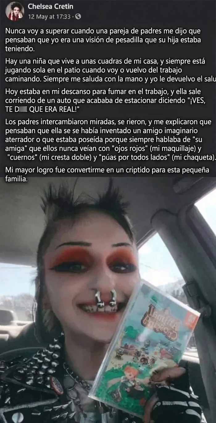 Publicaciones reconfortantes de una joven con maquillaje gótico sonriendo felizmente en su auto.